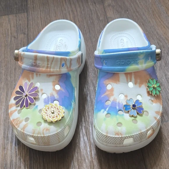 CROCS Tie-Dye Clogs with Flower Charms/ Size 6 - Picture 2 of 5